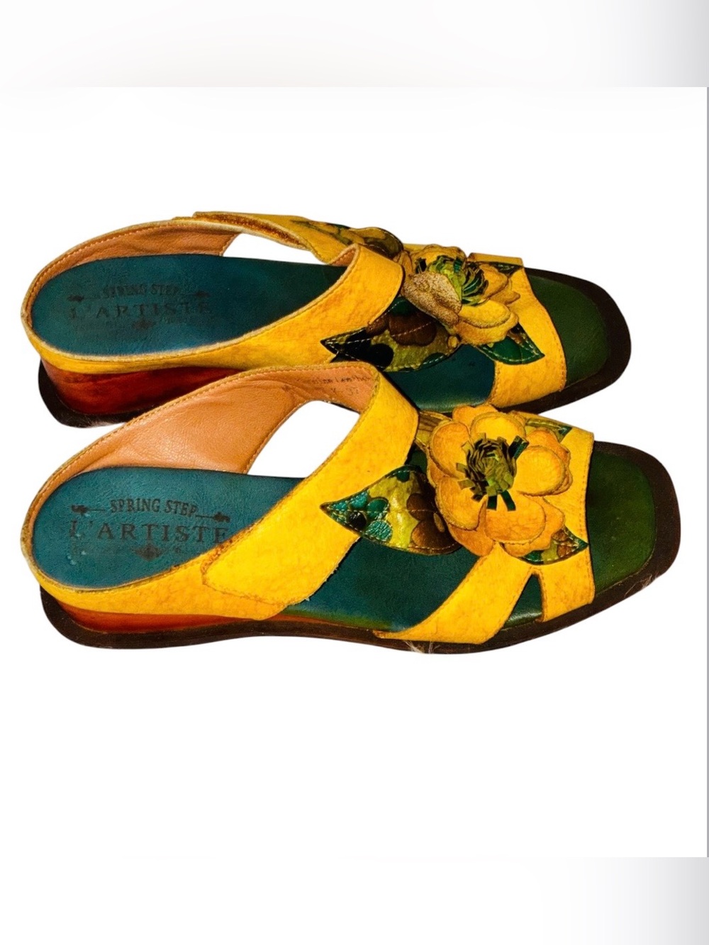 L'Artiste by Spring Step Classical leather sandals feature a vibrant color Sz 37